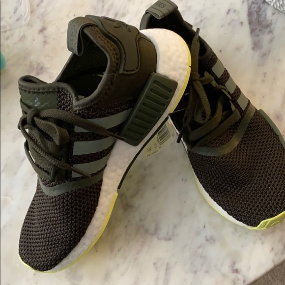 nmd r1 shoes mens